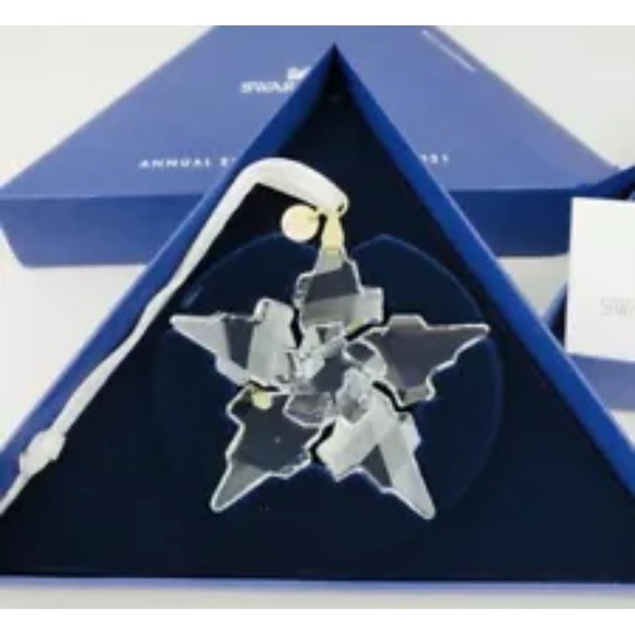 NIB Swarovski A.E Large 2021 Snowflake Crystal Clear Christmas Ornament #5557796 - Picture 4 of 9